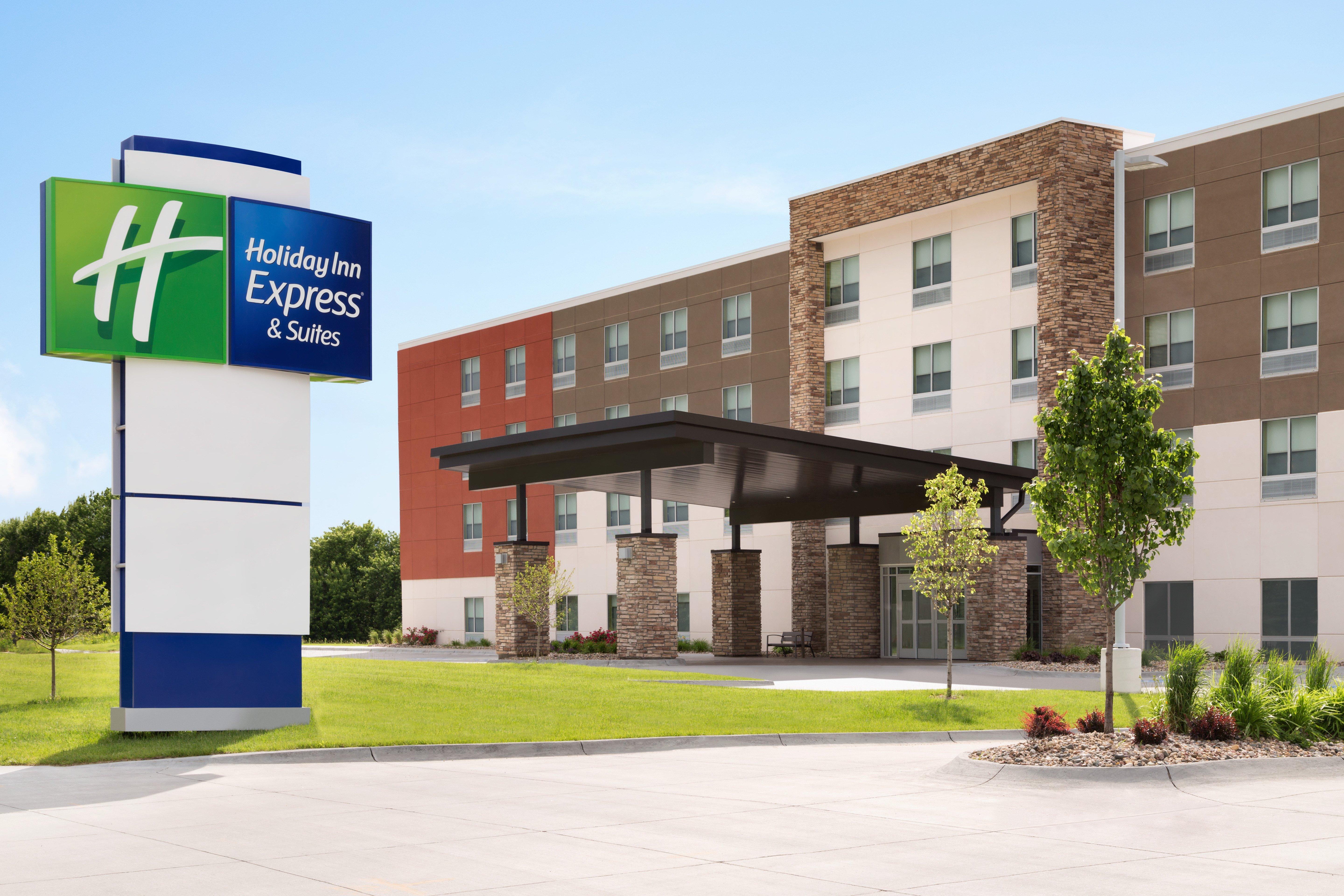 Holiday Inn Express & Suites - Savannah W - Chatham Parkway By Ihg Екстериор снимка